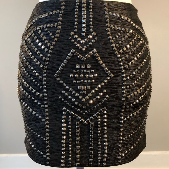 Guess mini skirt. - Picture 1 of 4